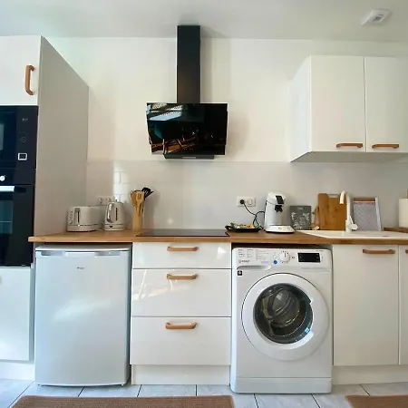 Vivez Le Confort Moderne Pour 4 Personnes דירה