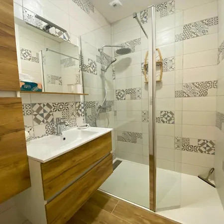 Vivez Le Confort Moderne Pour 4 Personnes 아파트